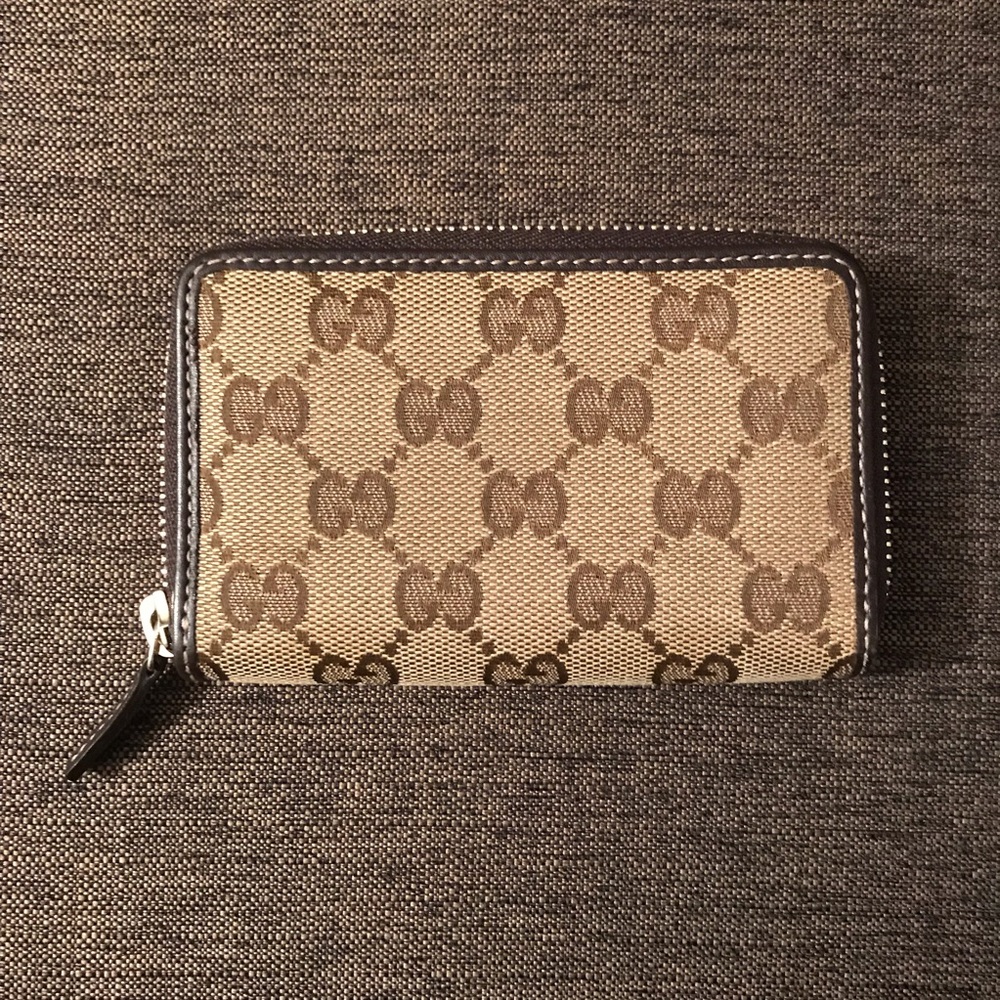 Gucci zip around card case